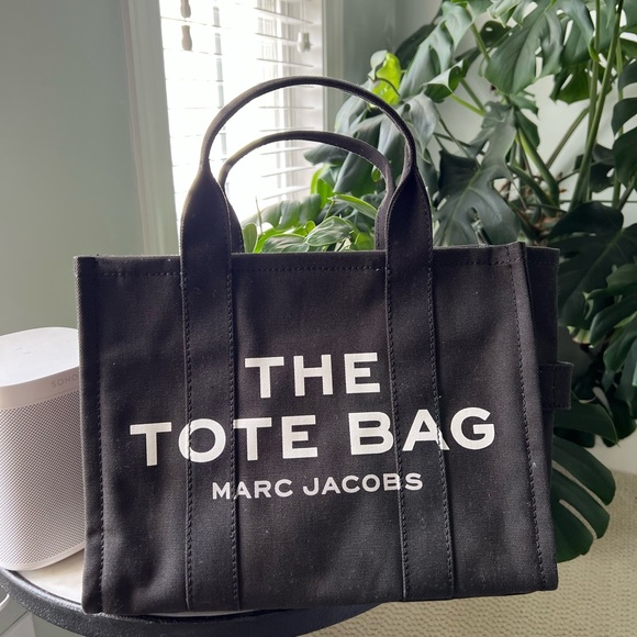 Marc Jacobs Handbags - NEW Marc jacobs the tote bag black
